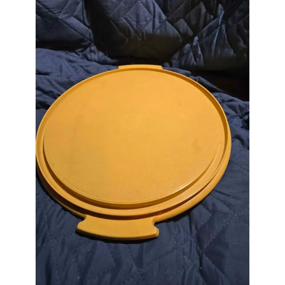 Tupperware Round Cake Taker Carrier Vtg